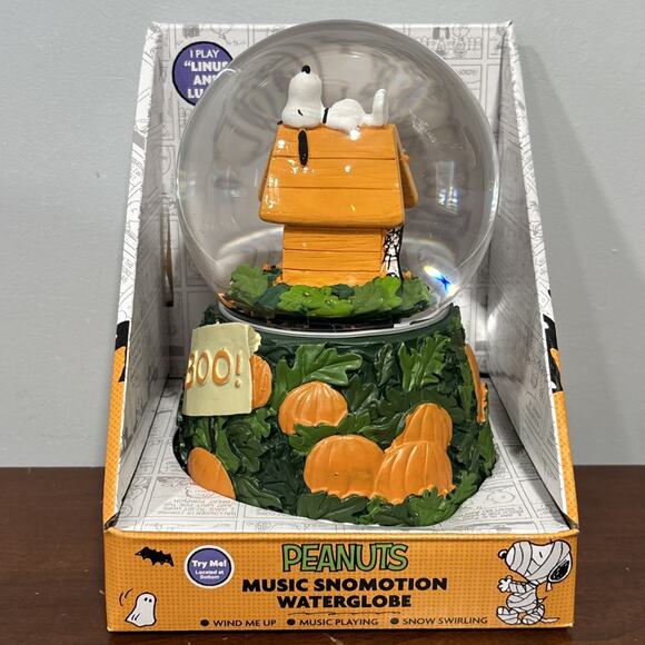 Peanuts Other - Snoopy Peanuts Halloween Snow Globe BOO Music Snowmotion Wind Up New In Box